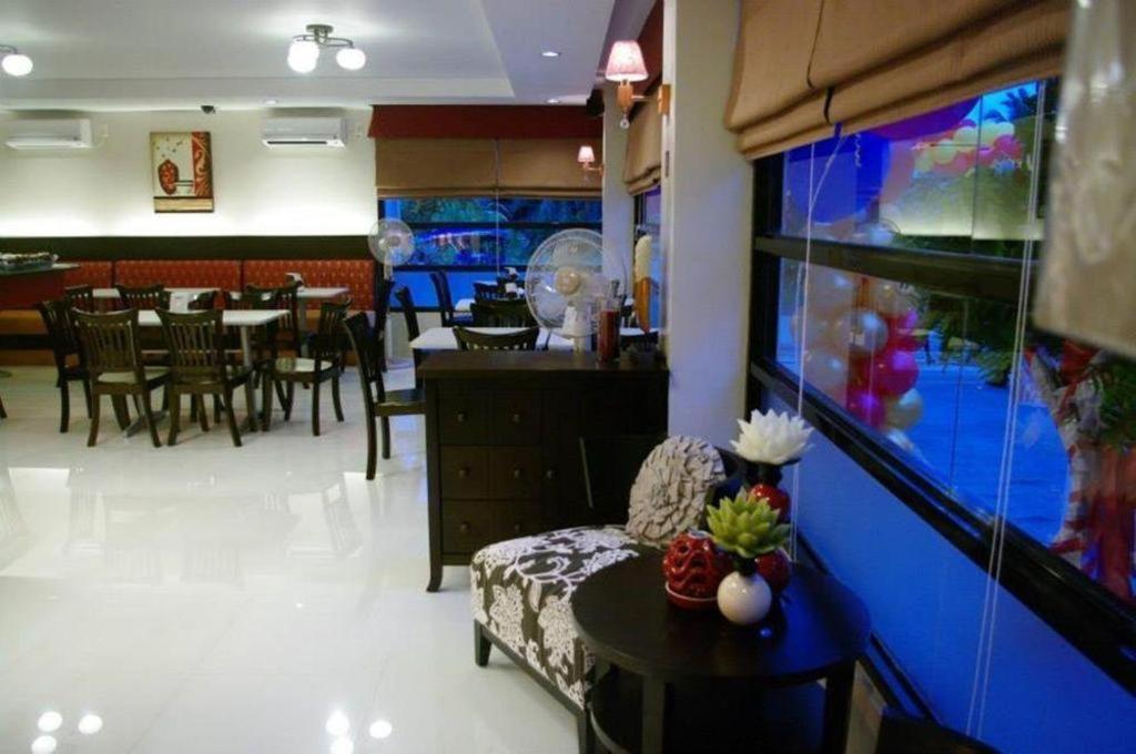 The Red Palm Suites And Restaurant Butuan City Exterior photo