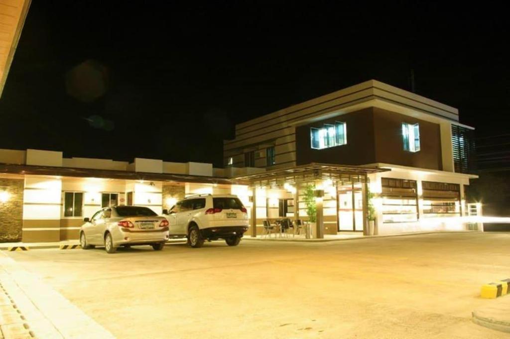 The Red Palm Suites And Restaurant Butuan City Exterior photo